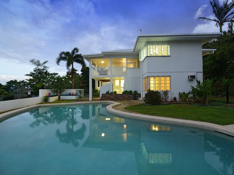 162-164 Hillview Crescent, Whitfield QLD 4870