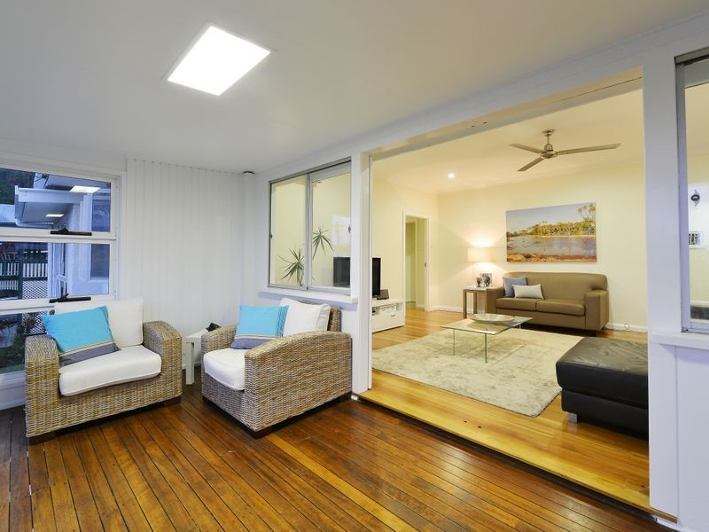 162-164 Hillview Crescent, Whitfield QLD 4870