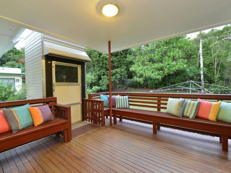 162-164 Hillview Crescent, Whitfield QLD 4870