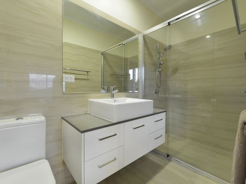 162-164 Hillview Crescent, Whitfield QLD 4870