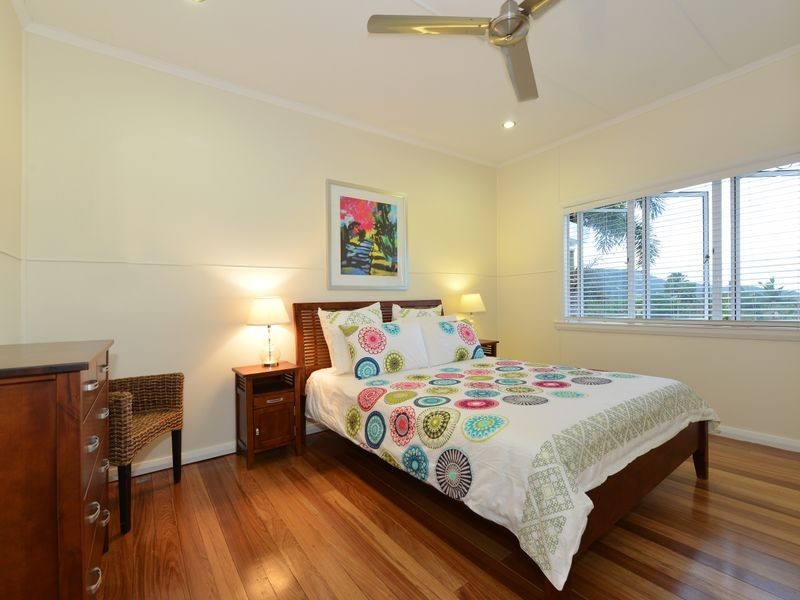 162-164 Hillview Crescent, Whitfield QLD 4870