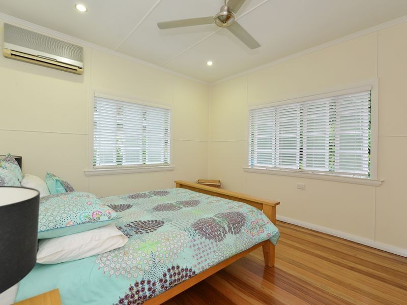 162-164 Hillview Crescent, Whitfield QLD 4870