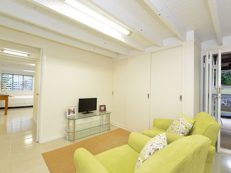 162-164 Hillview Crescent, Whitfield QLD 4870