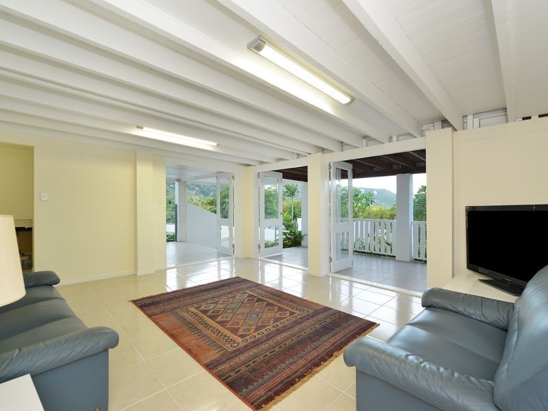 162-164 Hillview Crescent, Whitfield QLD 4870