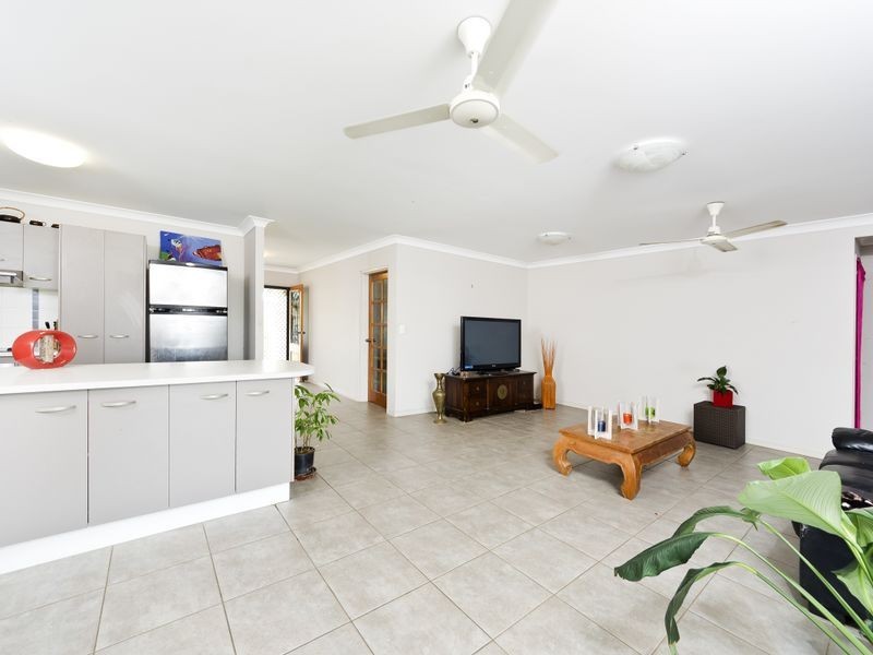 2 Goldberg Close, White Rock QLD 4868