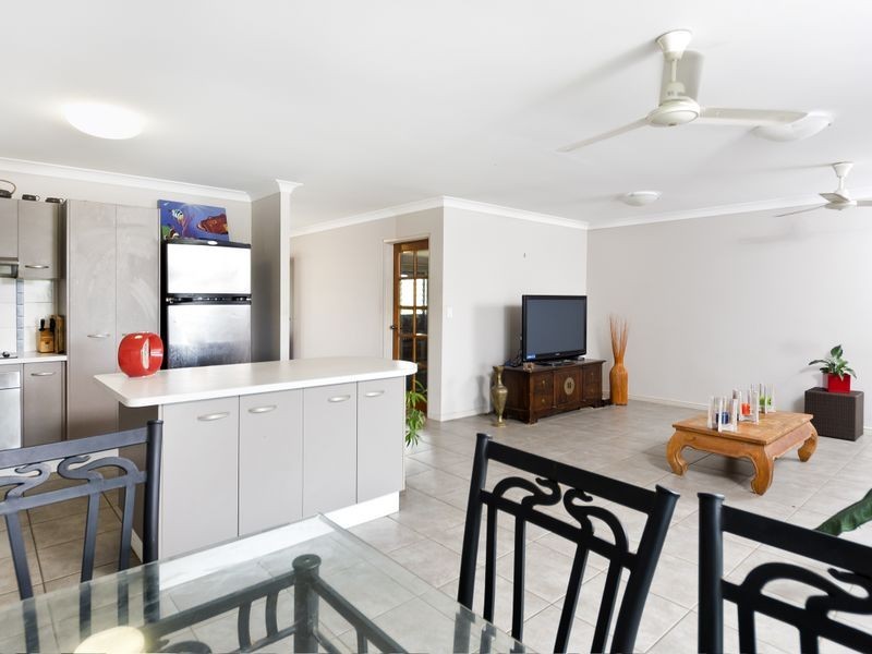 2 Goldberg Close, White Rock QLD 4868