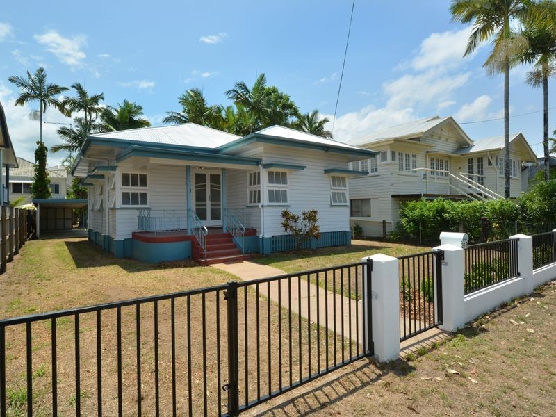 319 McLeod Street, Cairns North QLD 4870