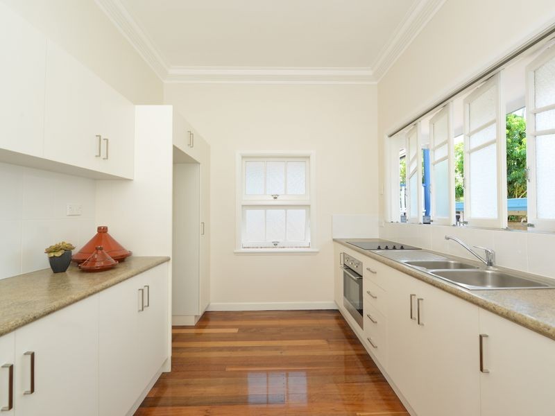 319 McLeod Street, Cairns North QLD 4870