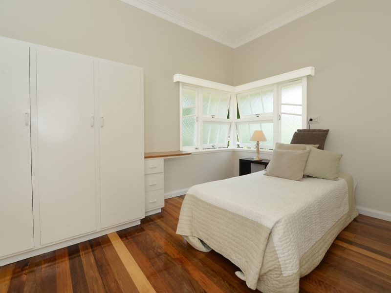 319 McLeod Street, Cairns North QLD 4870