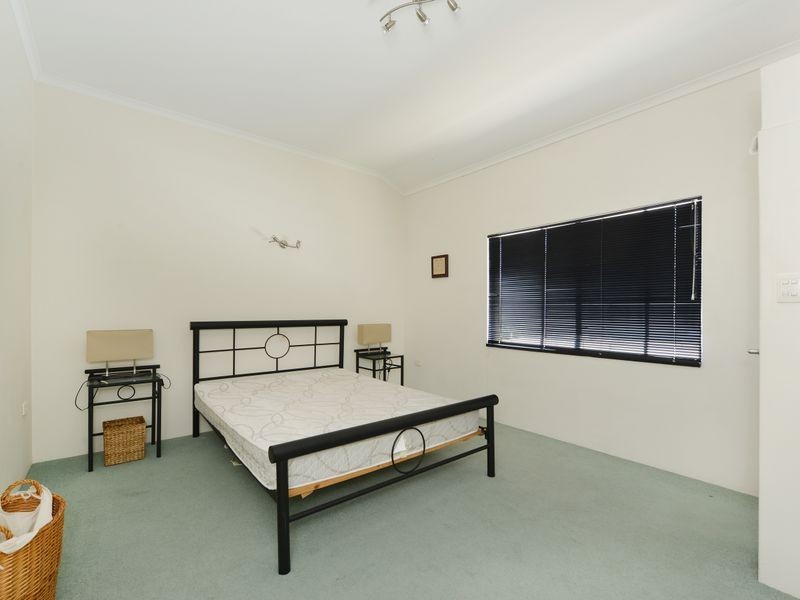 22/239 Lake Street, Cairns North QLD 4870