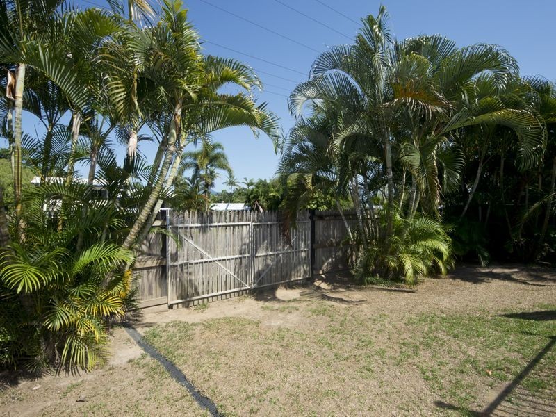 1 Duignan Street, Whitfield QLD 4870