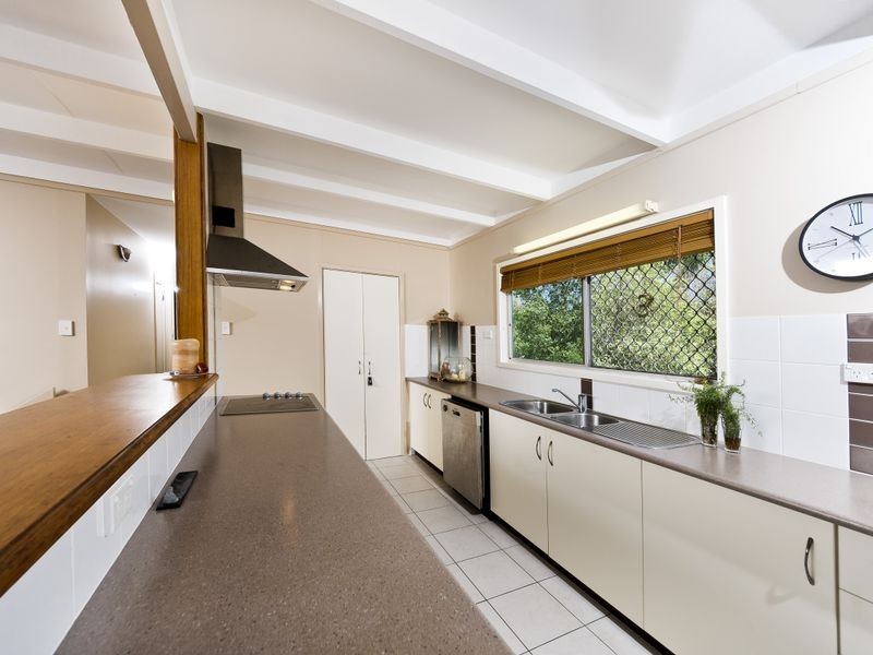 2 -4 Duignan Street, Whitfield QLD 4870