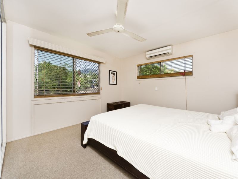 2 -4 Duignan Street, Whitfield QLD 4870