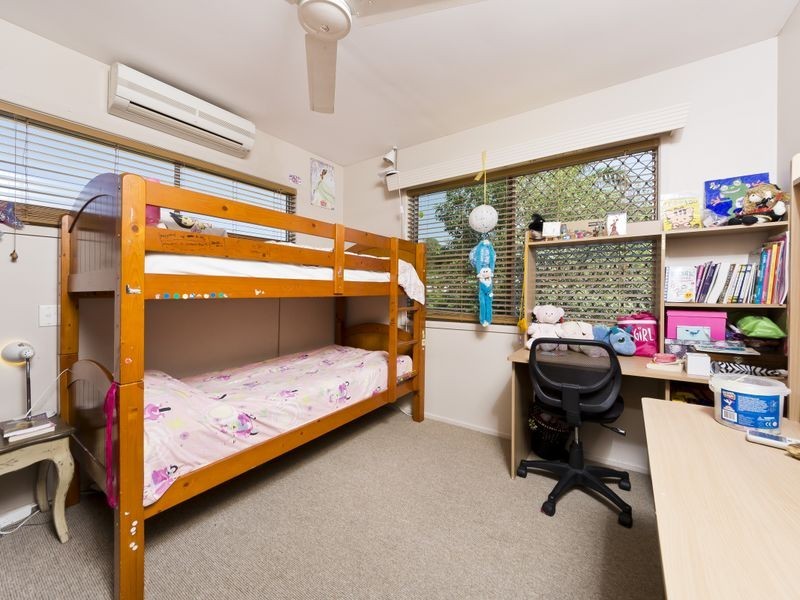 2 -4 Duignan Street, Whitfield QLD 4870