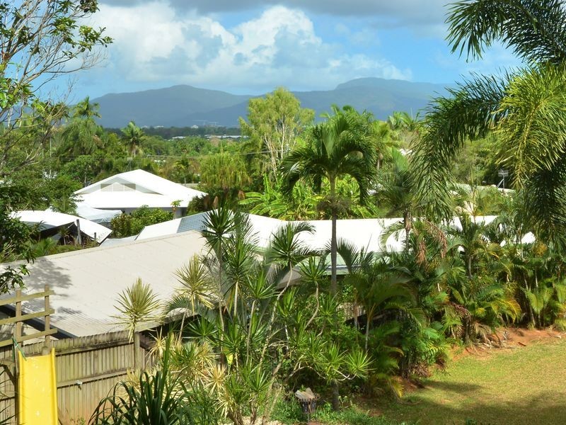 6 Trundle Terrace, Whitfield QLD 4870