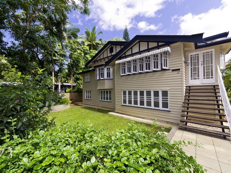 31 Hall Street, Edge Hill QLD 4870