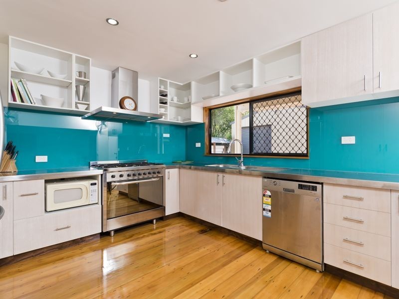 33 Oak Street, Holloways Beach QLD 4878