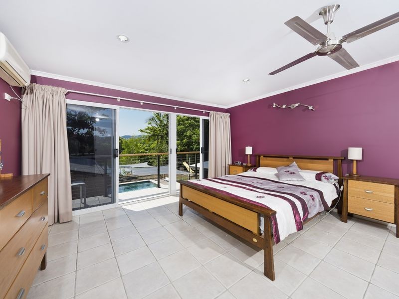 33 Oak Street, Holloways Beach QLD 4878