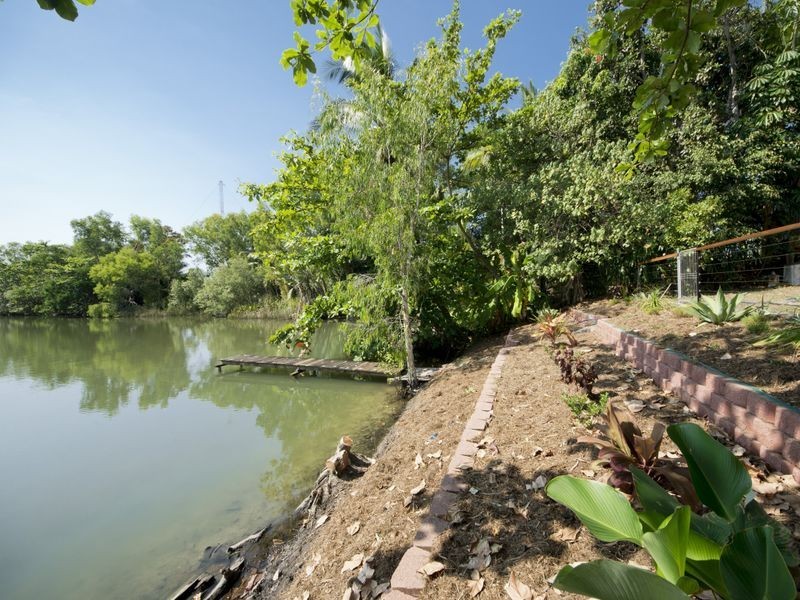 33 Oak Street, Holloways Beach QLD 4878