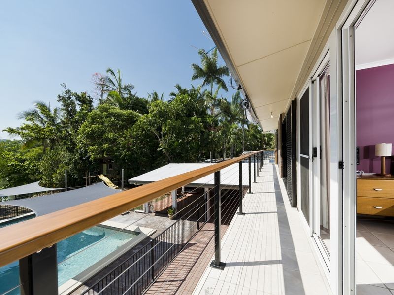 33 Oak Street, Holloways Beach QLD 4878