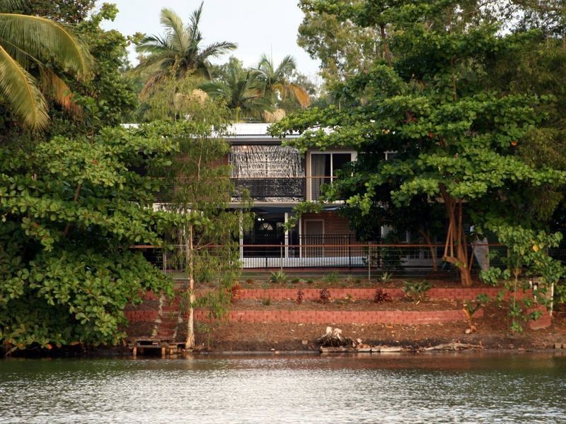 33 Oak Street, Holloways Beach QLD 4878