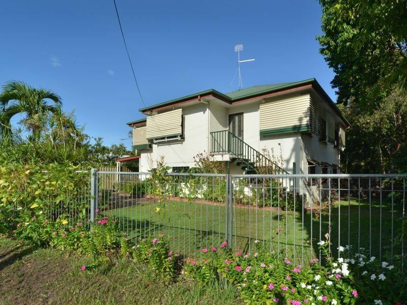 128 Pease Street, Manoora QLD 4870