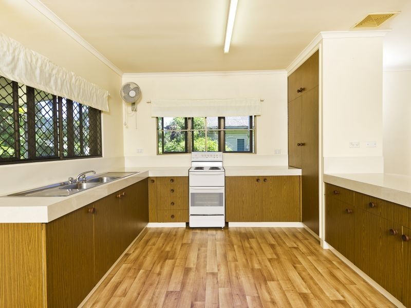 28 Macilwratih Street, Manoora QLD 4870