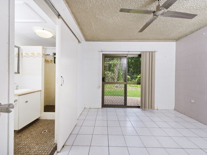 3/2 McPherson Close, Edge Hill QLD 4870