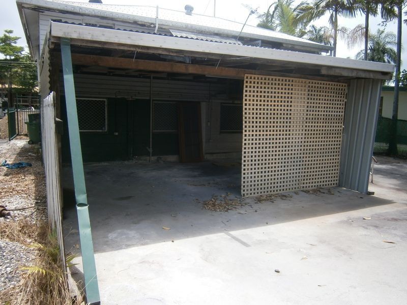 5 Pease Street, Manoora QLD 4870