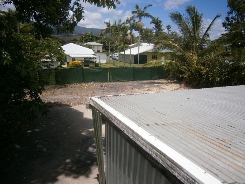 5 Pease Street, Manoora QLD 4870