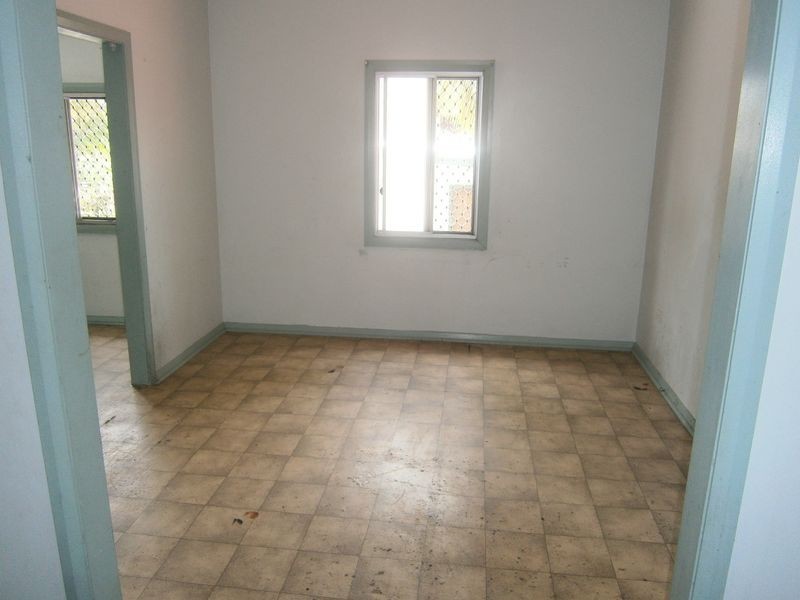 5 Pease Street, Manoora QLD 4870