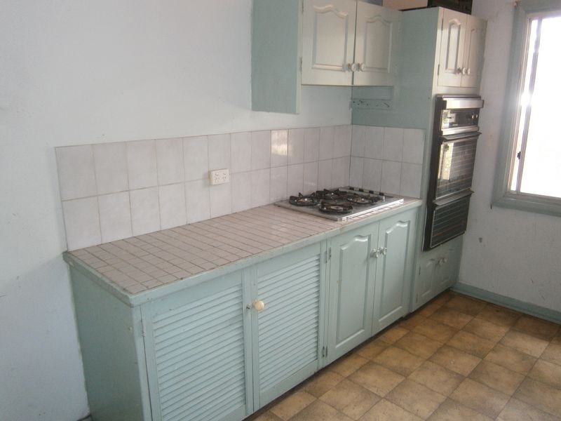 5 Pease Street, Manoora QLD 4870