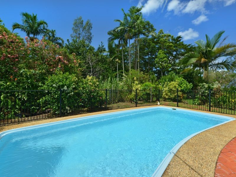 4 Neeve Close, Whitfield QLD 4870