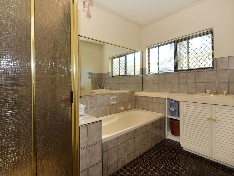 4 Neeve Close, Whitfield QLD 4870