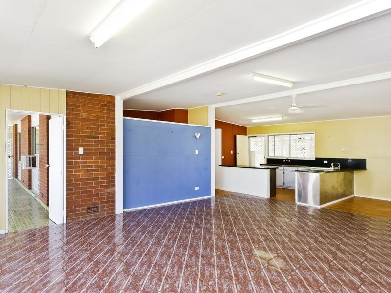 85 Upper Miles Street, Manoora QLD 4870