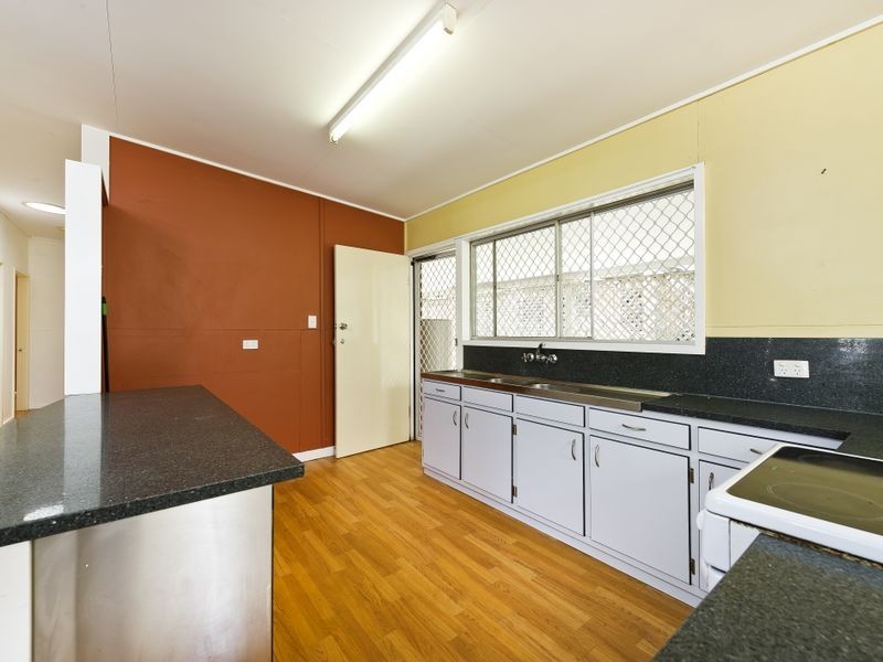 85 Upper Miles Street, Manoora QLD 4870