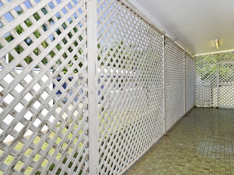 85 Upper Miles Street, Manoora QLD 4870