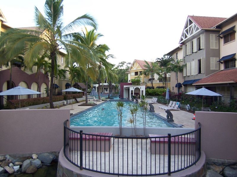 911/2 Greenslopes Street, Cairns North QLD 4870