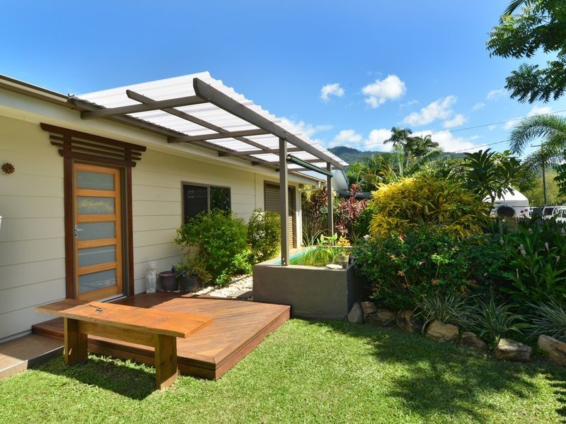 42 Yurongi Street, Caravonica QLD 4878