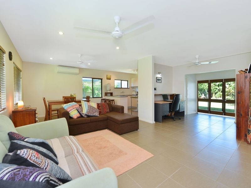 42 Yurongi Street, Caravonica QLD 4878