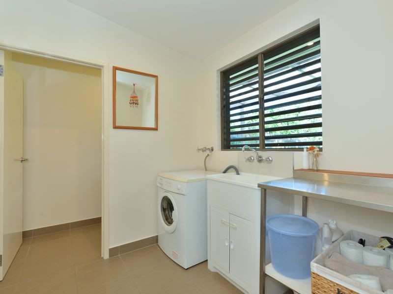 42 Yurongi Street, Caravonica QLD 4878