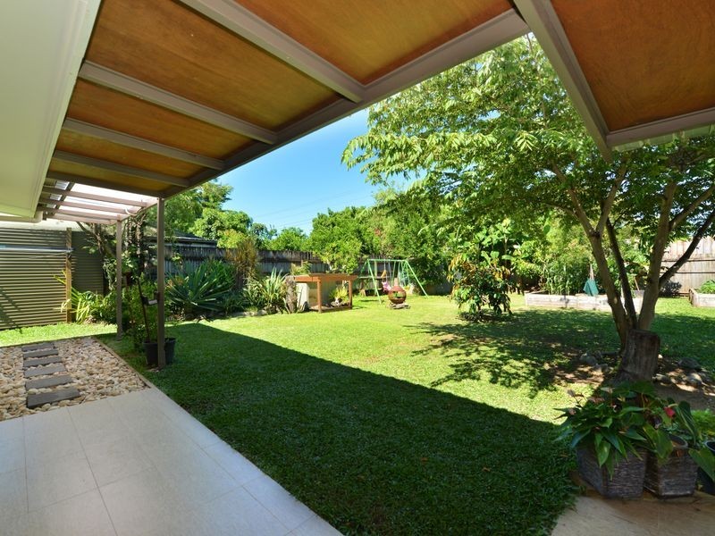 42 Yurongi Street, Caravonica QLD 4878