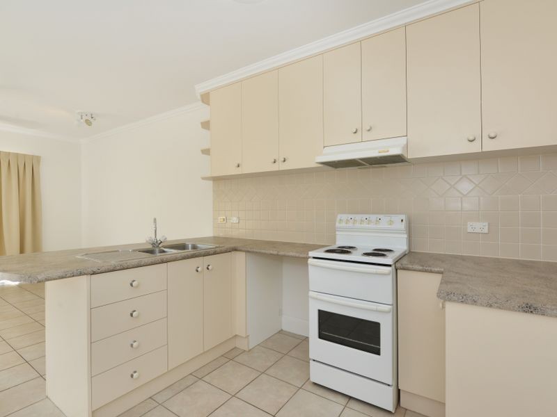 2/426 McCoombe Street, Mooroobool QLD 4870