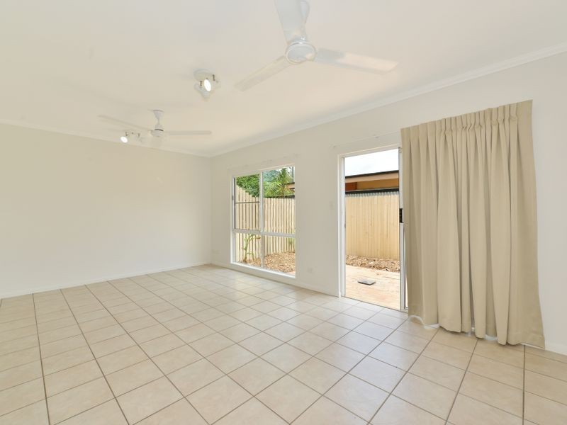 2/426 McCoombe Street, Mooroobool QLD 4870