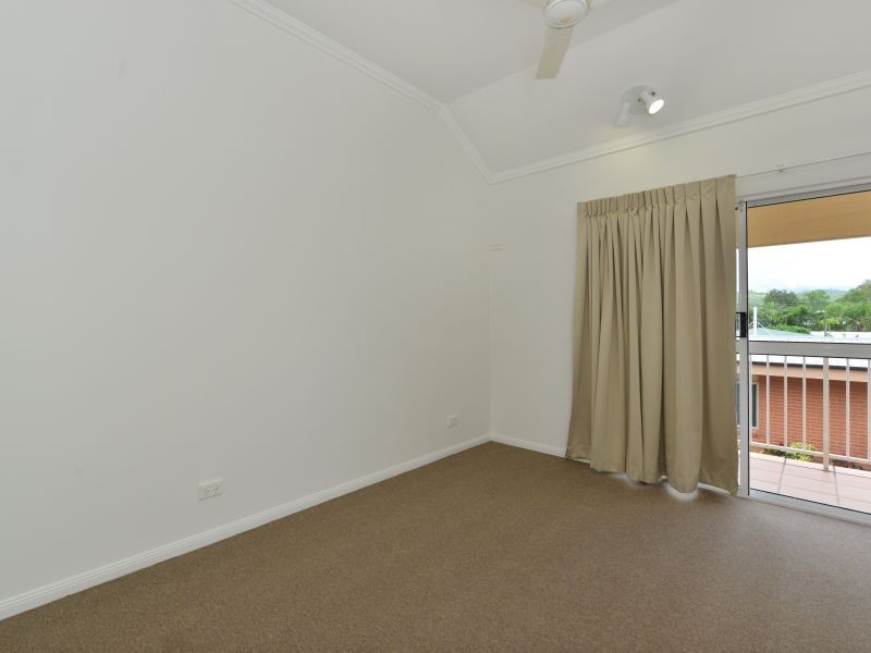 2/426 McCoombe Street, Mooroobool QLD 4870