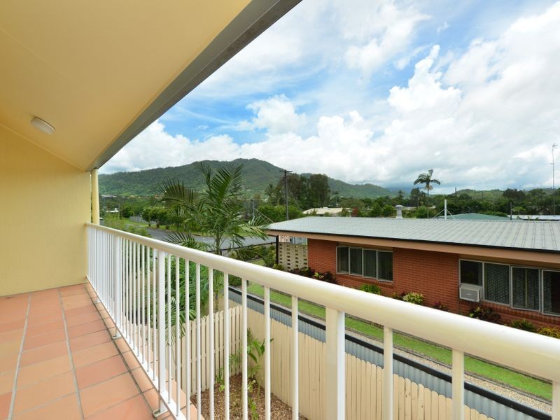 2/426 McCoombe Street, Mooroobool QLD 4870