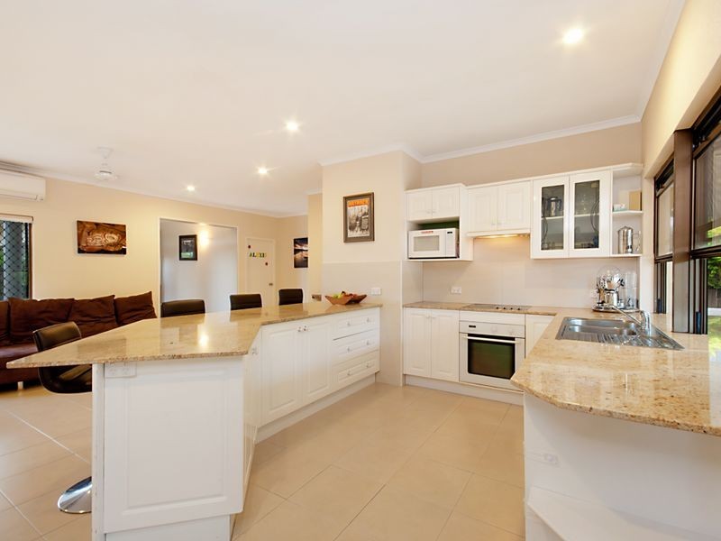 15 Harrison Close, Kanimbla QLD 4870