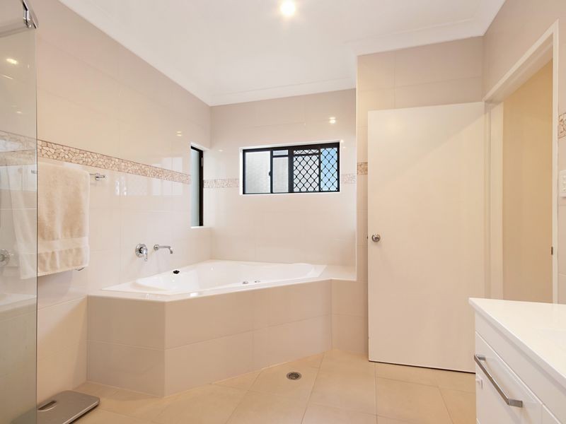 15 Harrison Close, Kanimbla QLD 4870