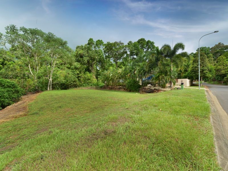 17 Lomandra Close, Redlynch QLD 4870