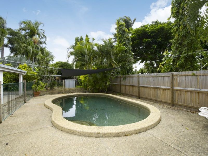 12 Ash Street, Holloways Beach QLD 4878